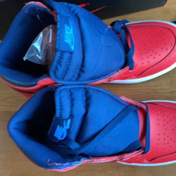 Sneakers - Picture 7 of 12